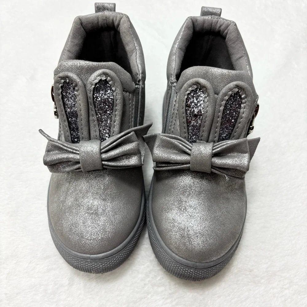 Toddler Gray -Silver Boots with Bow Detail Size 26 / US 9.5‎